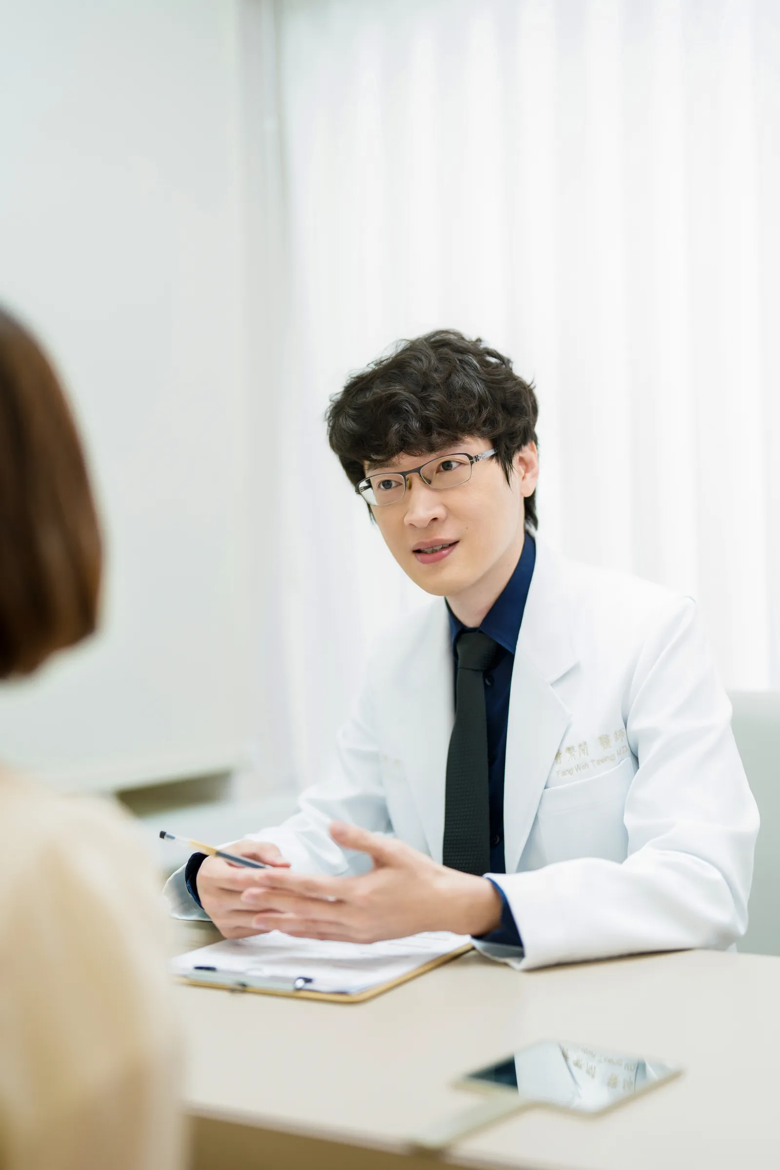 vogue taiwan 雜誌專訪 曾繁聞醫師 凝境美學診所 天使肉毒 肉毒注射