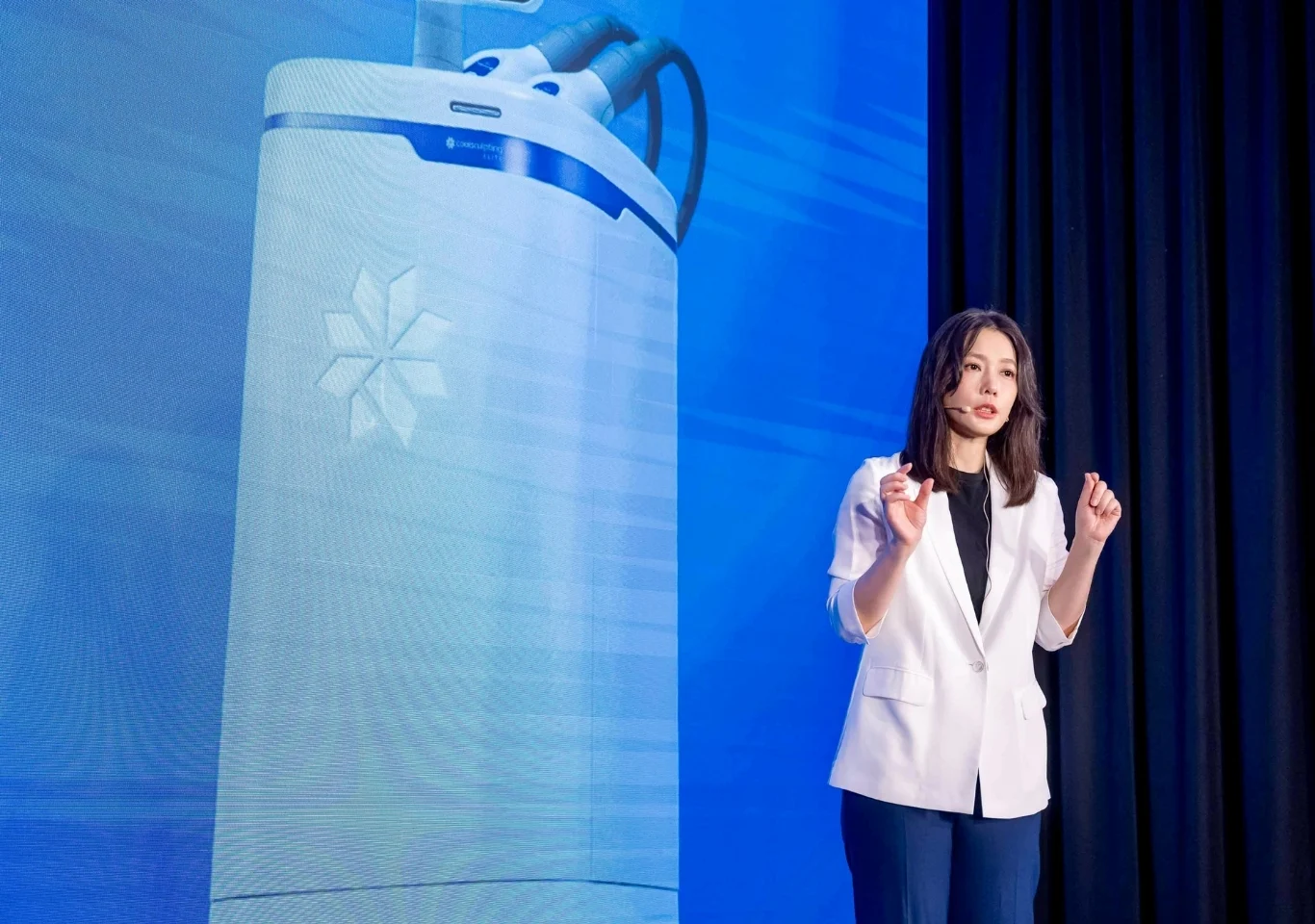 台北大安區凝境美學診所于曉恩醫師是美國酷塑冷凍減脂CoolSculpting Elite原廠教育講師，體雕經驗十多年，除了手術抽脂以外，非侵入式冷凍溶脂也從十多年前的第1代，第2代，到最新的第3代都有十分豐富的治療經驗，專業受到原廠肯定，受邀於冷凍溶脂原廠醫學研討會演講，分享新一代Elite機型升級後更快速有效的減脂效果，安全有效、低恢復期的達到瘦身和曲線塑型的效果