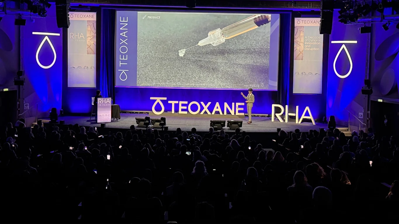 凝境美學曾繁聞醫師受邀於法國巴黎演講醫美用玻尿酸流體力學性質