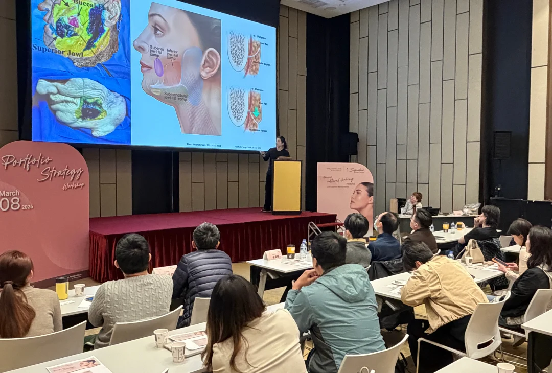 醫師於醫學會議分享下半臉結構評估